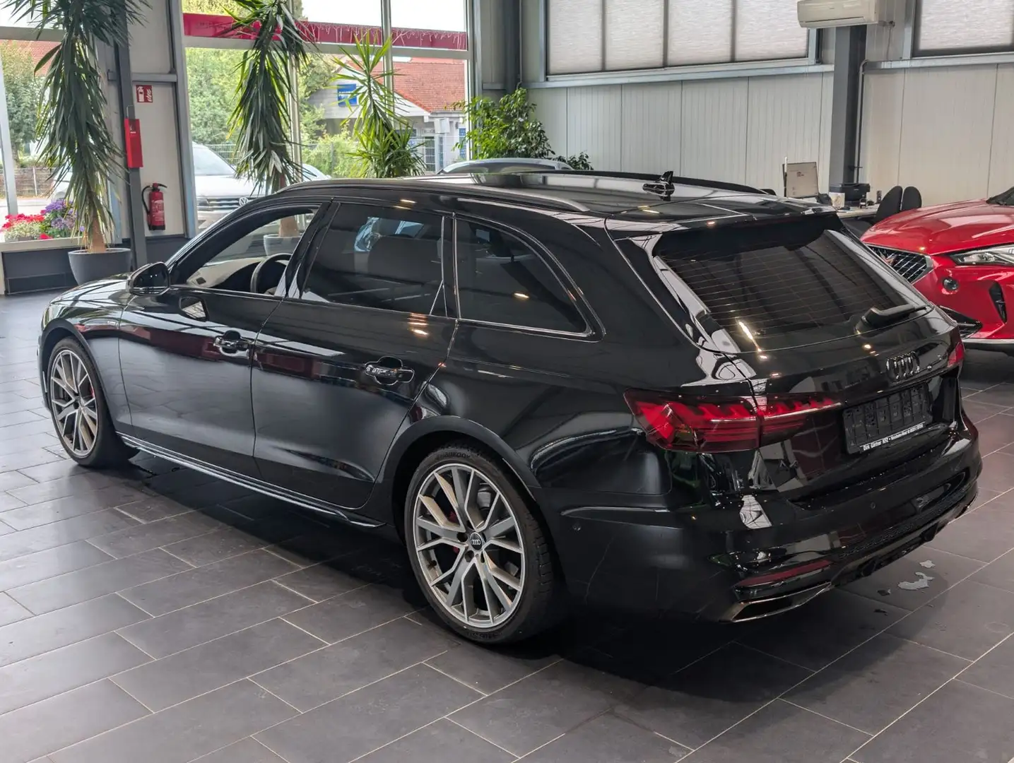 Audi A4 Avant 40 TFSI S tronic S line 8-fach 1. Hand Schwarz - 2