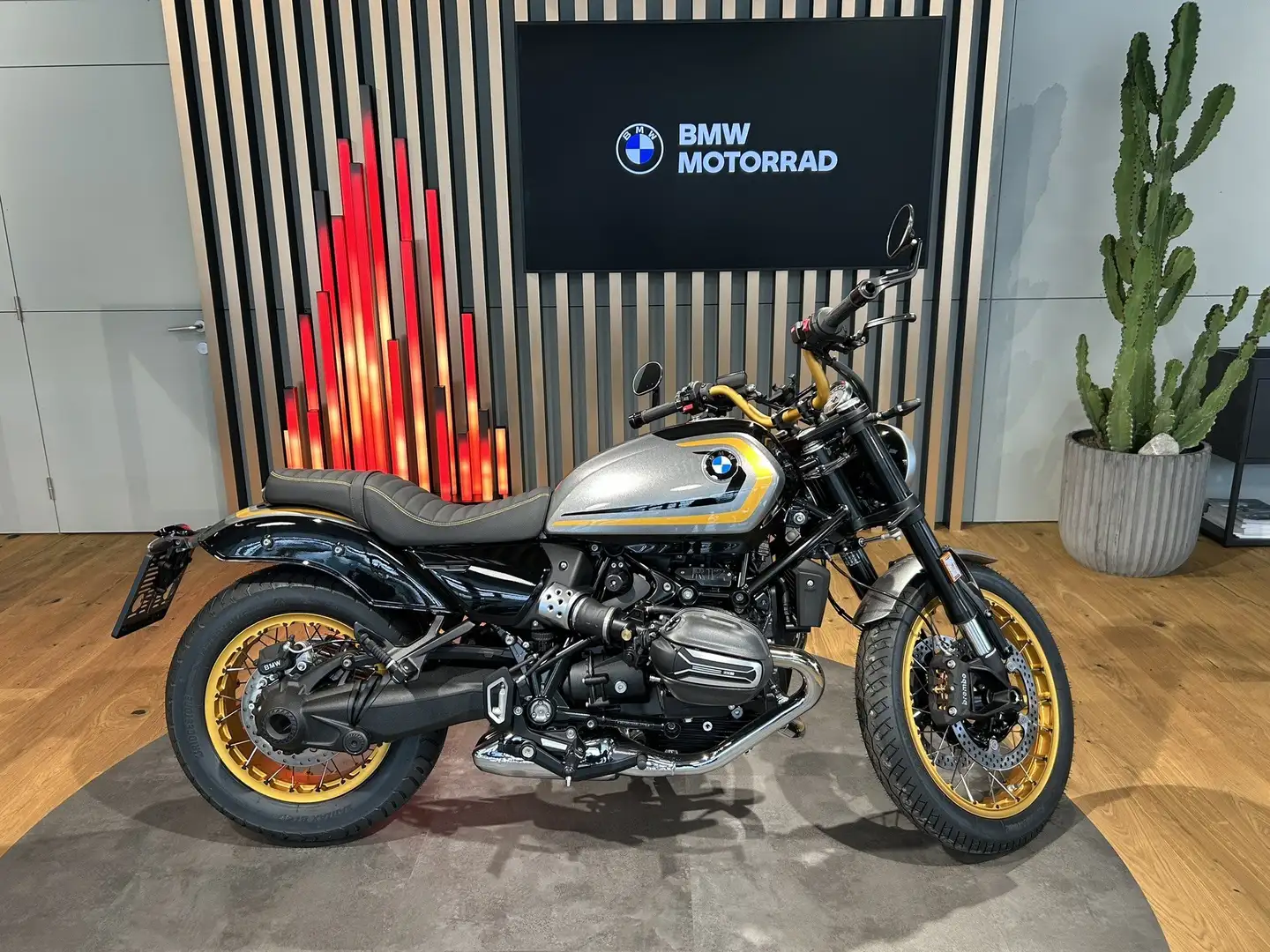 BMW R 12 KR3 Silber - 2