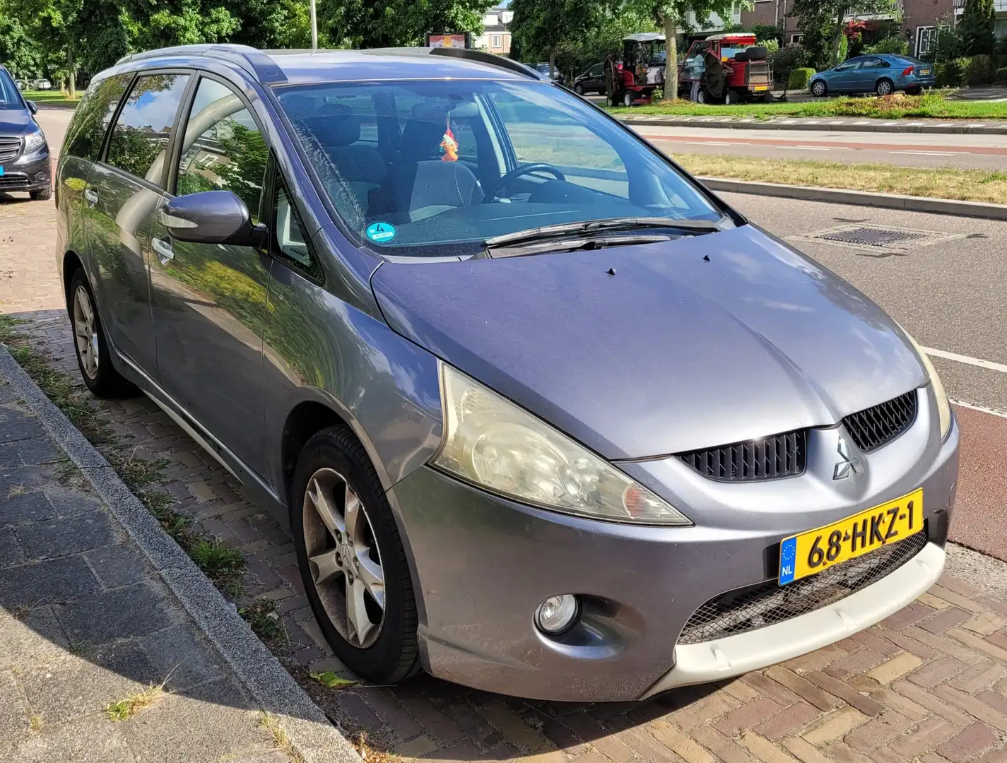 Mitsubishi Grandis 2.4 -16V InSport 7 Pers - 1