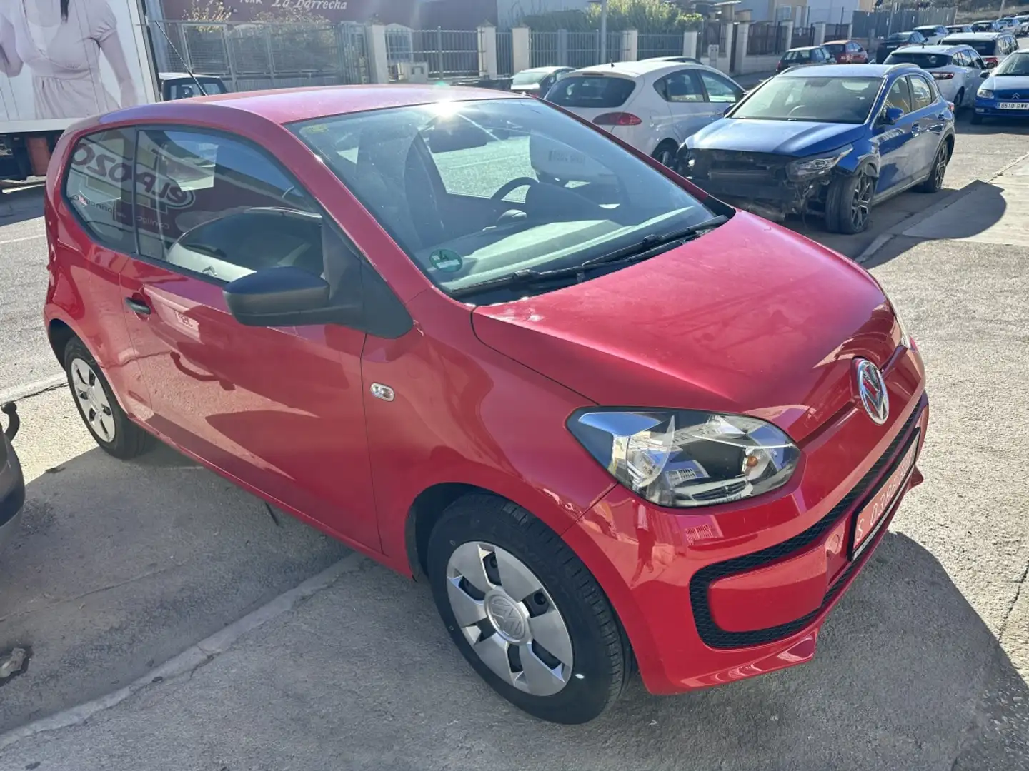 Volkswagen up! 1.0 Move 75 Rojo - 2