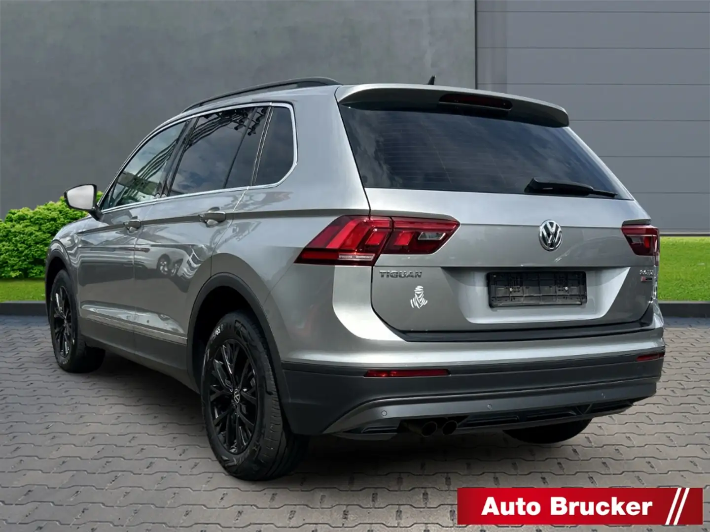 Volkswagen Tiguan Comfortline BMT 4Motion 2.0 TDI LED+AHK+3-Zonen-Kl Plateado - 2