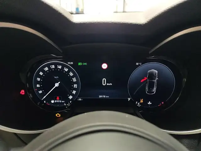 Alfa Romeo Stelvio view 19