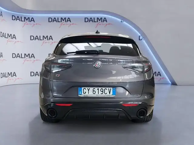 Alfa Romeo Stelvio view 4