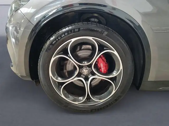 Alfa Romeo Stelvio view 9