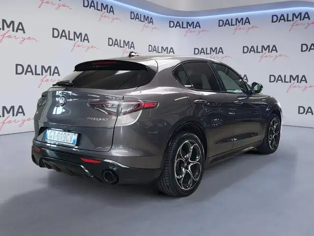 Alfa Romeo Stelvio view 5