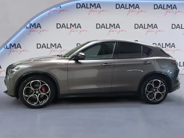 Alfa Romeo Stelvio view 2