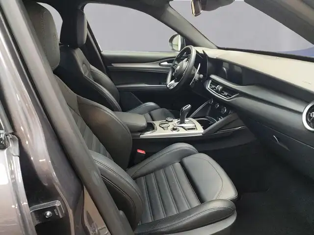 Alfa Romeo Stelvio view 14