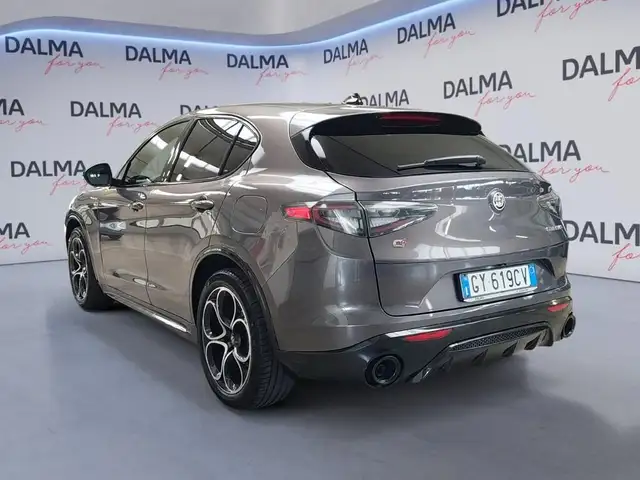 Alfa Romeo Stelvio view 3