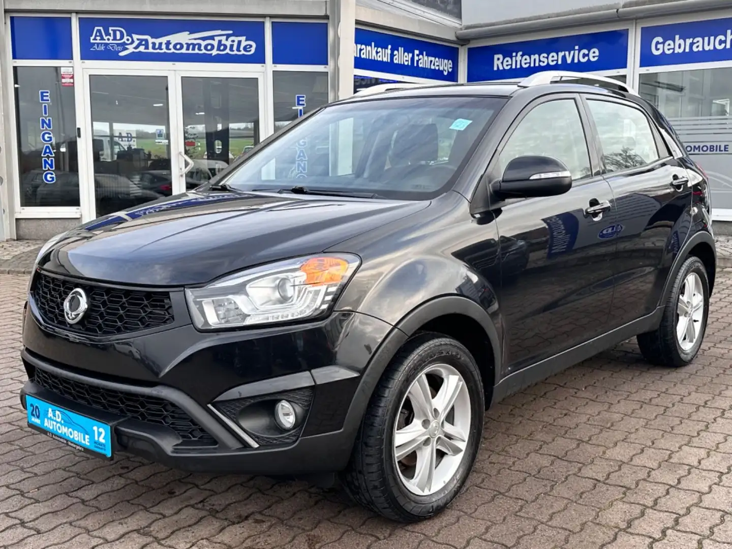 SsangYong Korando Crystal 4x2 Schwarz - 1