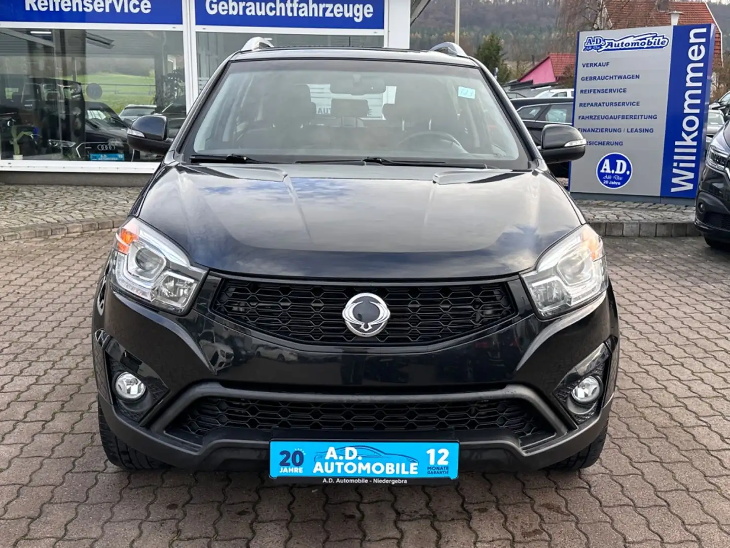 SsangYong Korando Crystal 4x2 Schwarz - 2