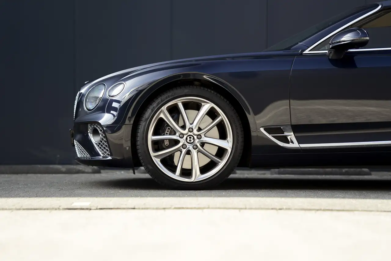 Bentley Continental GTC 2021 — фото 7