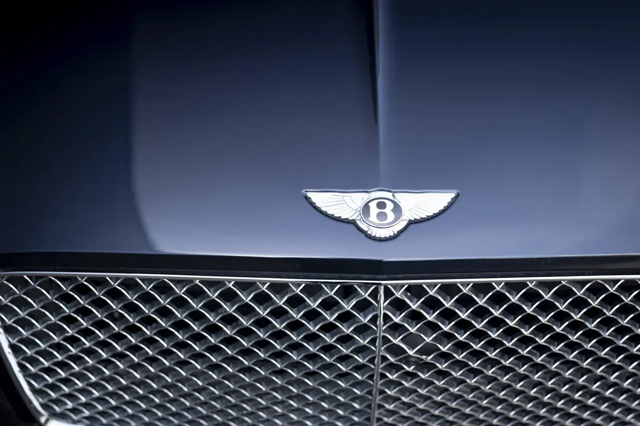 Bentley Continental GTC 2021 — фото 13