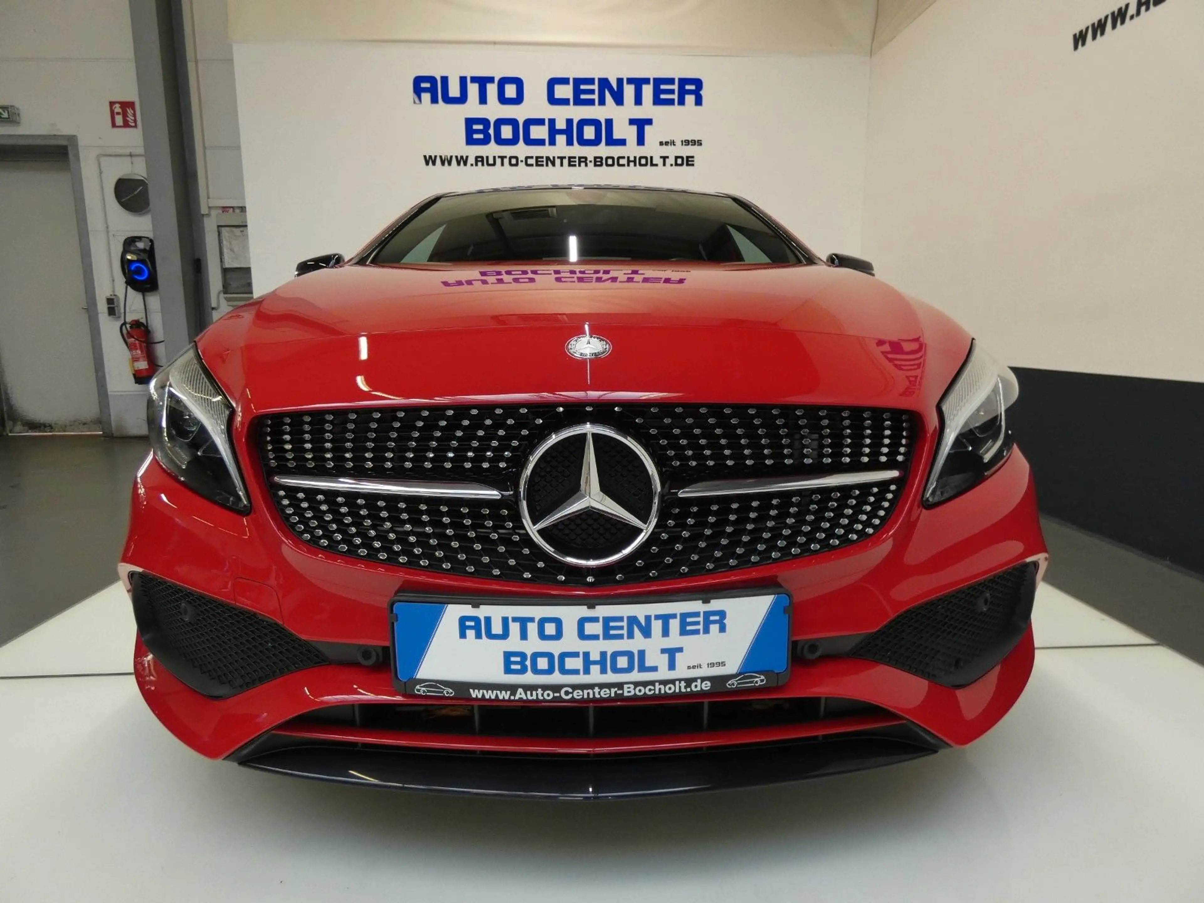 Mercedes-Benz A 250 AMG Sport*Navi*Panorama*LM 18