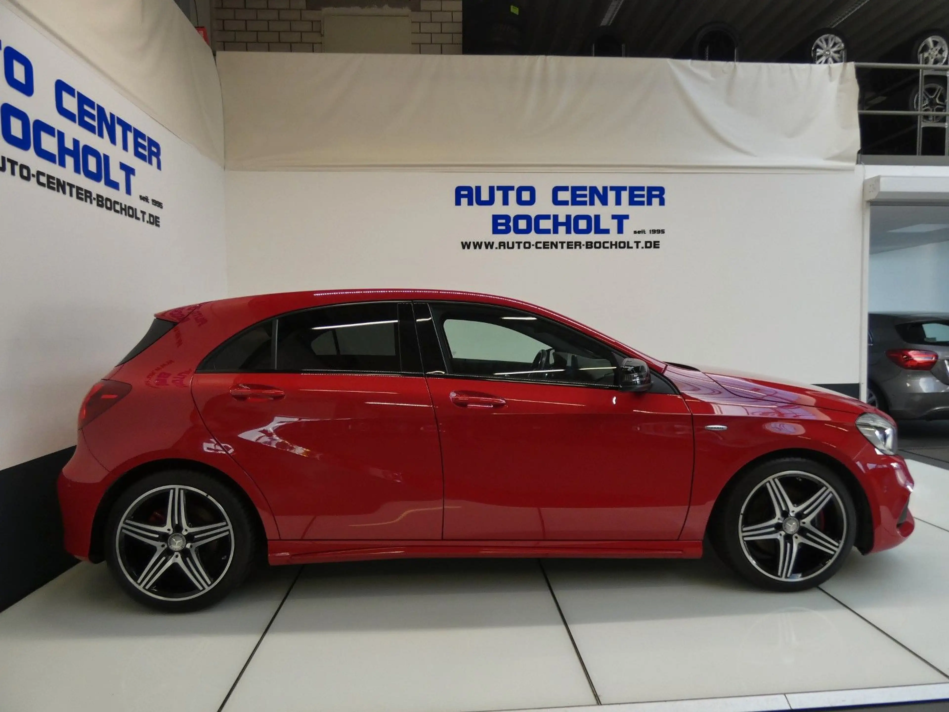 Mercedes-Benz A 250 AMG Sport*Navi*Panorama*LM 18 — photo 7