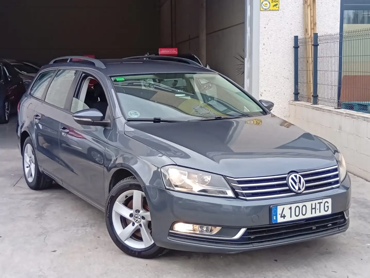 Volkswagen Passat Variant 1.6TDI Edition BMT Gris - 2