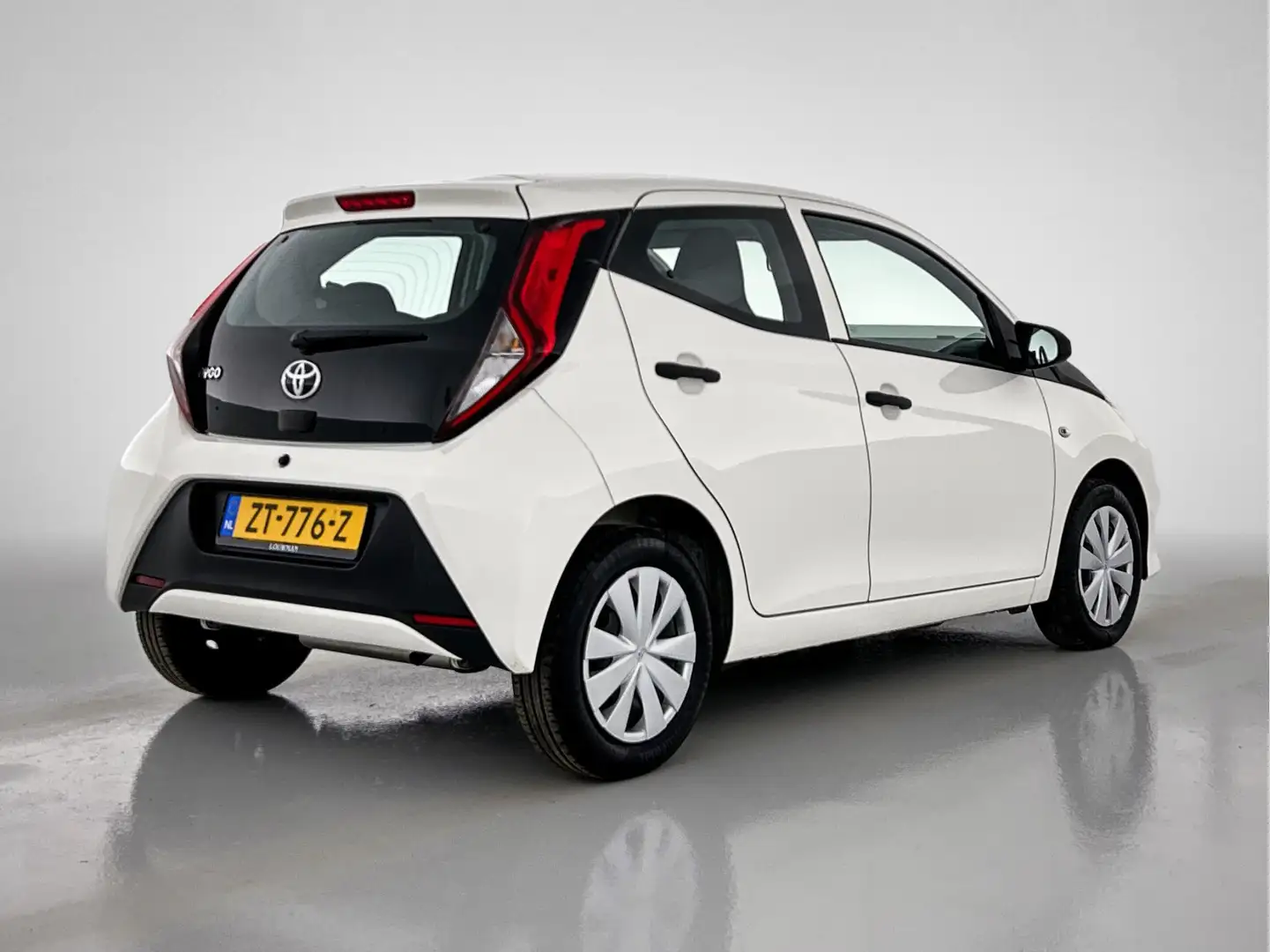Toyota Aygo 1.0 VVT-i x-fun | 5-Drs | Airco | NL-Auto | Wit - 2