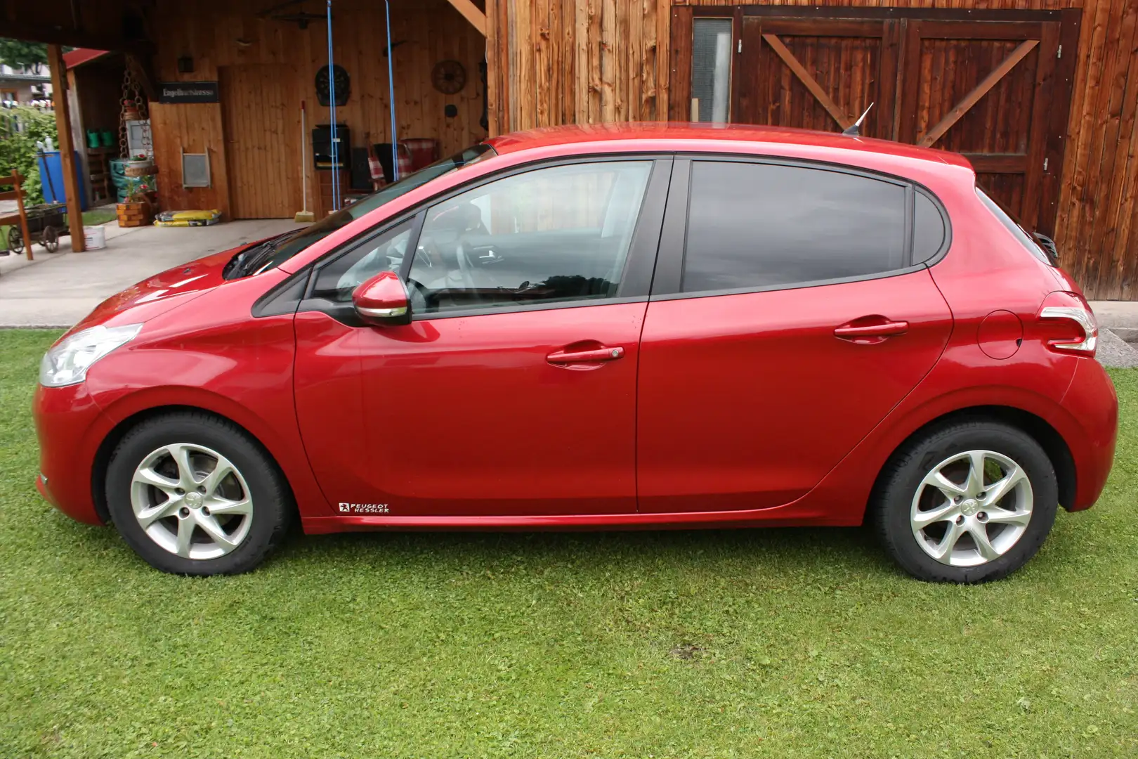 Peugeot 208 208 Active 1,2 VTi 82 Active Rot - 2