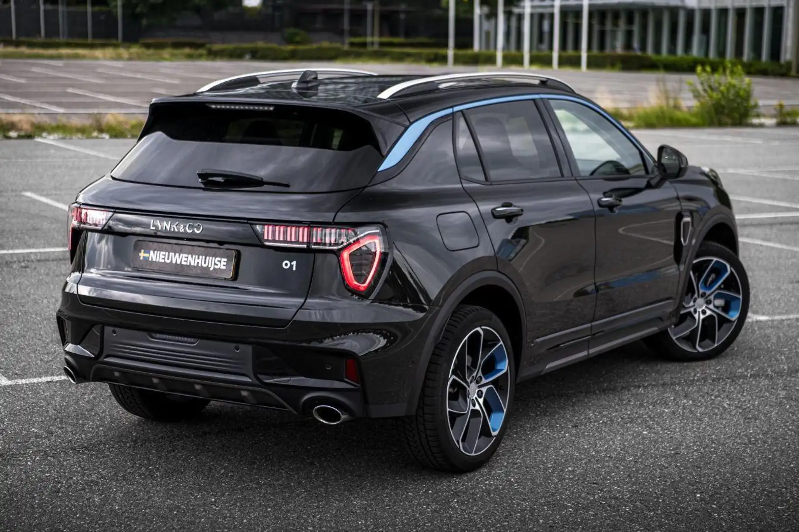 Lynk & Co 01 1.5 Plug-in Hybrid | Trekhaak | 360 graden camera Zwart - 2