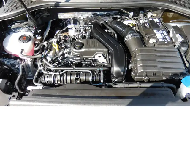 Volkswagen Tiguan Allspace view 14