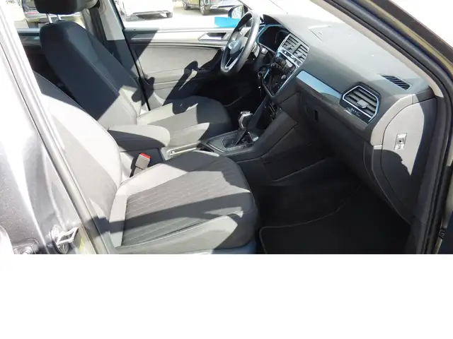 Volkswagen Tiguan Allspace view 11