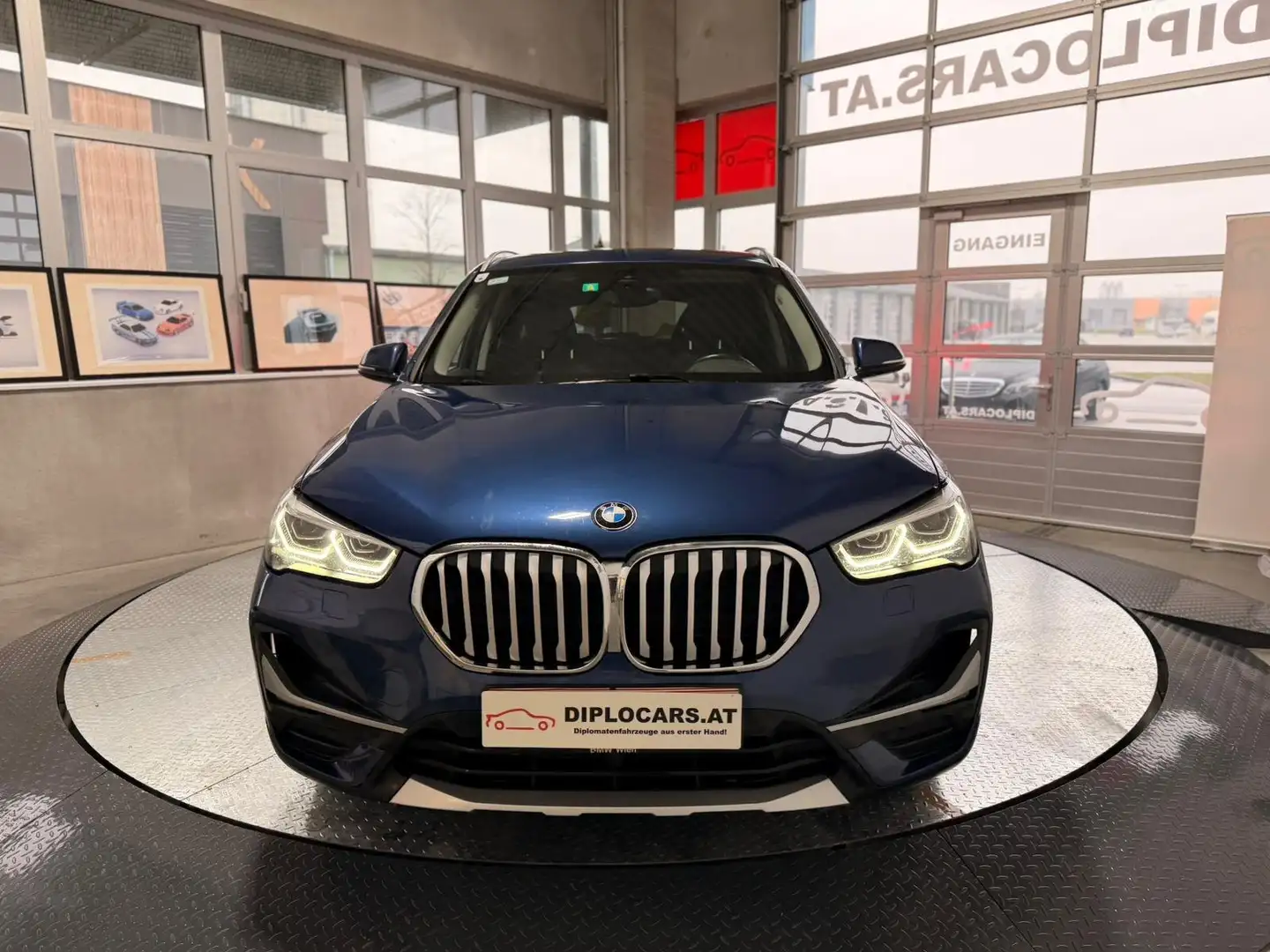 BMW X1 xDrive 20 d xLine Blau - 2