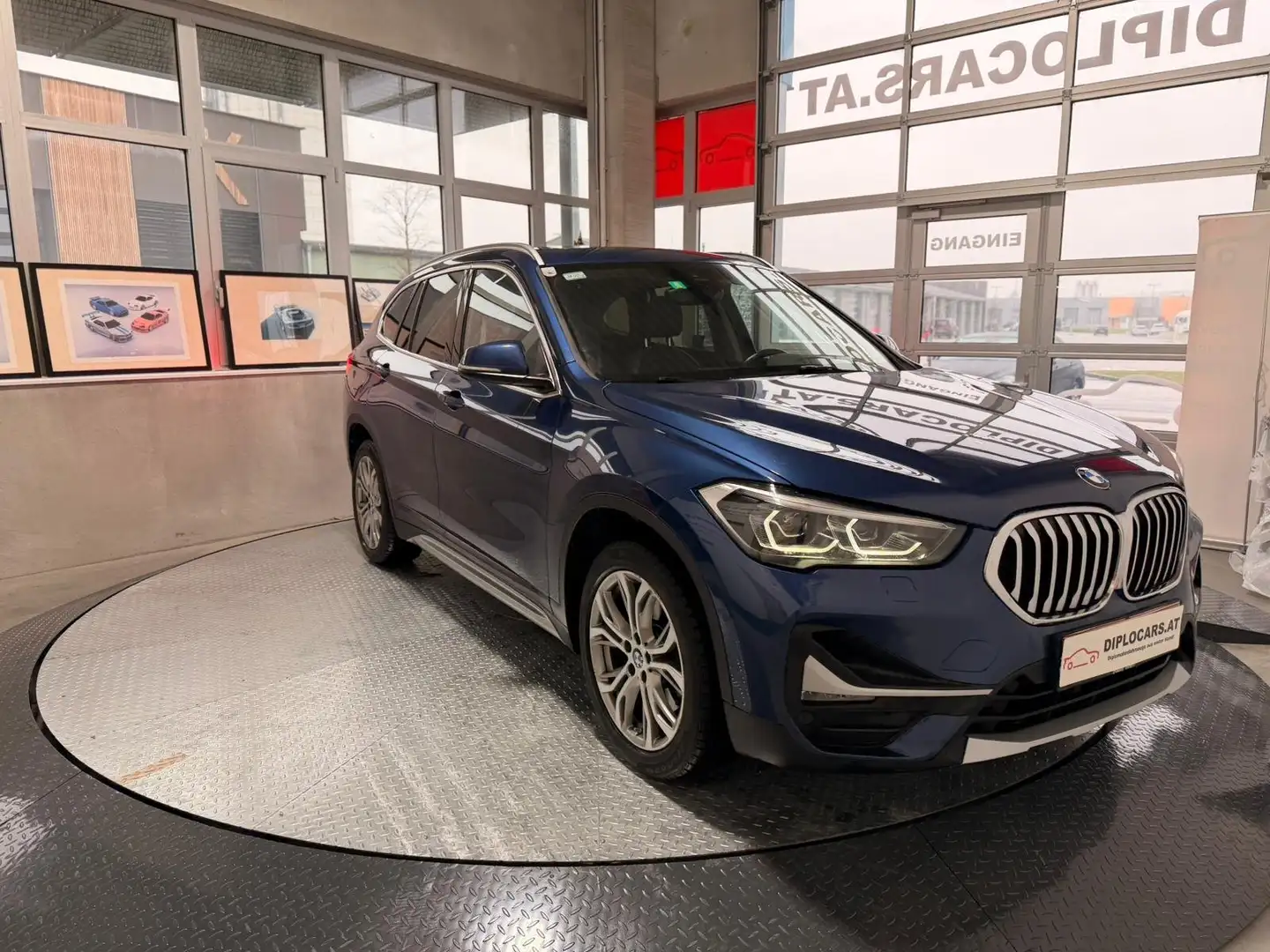 BMW X1 xDrive 20 d xLine Blau - 1