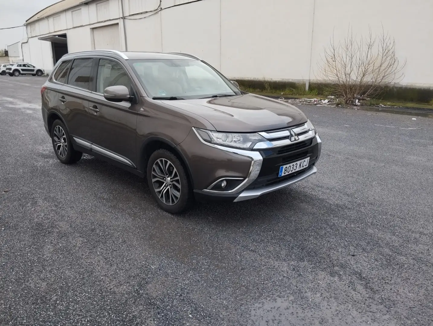 Mitsubishi Outlander 220DI-D Motion 2WD 5pl. Braun - 1