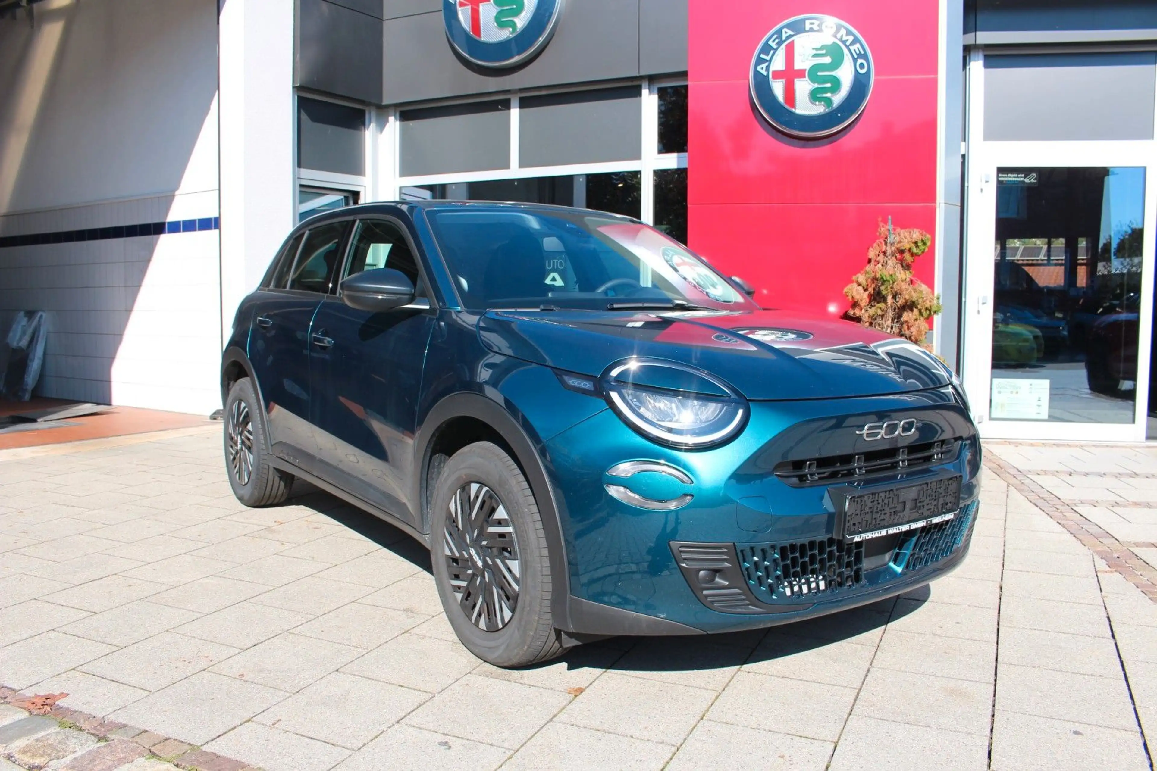 Fiat 600 Hybrid 125-Jahre-Edition — photo 3