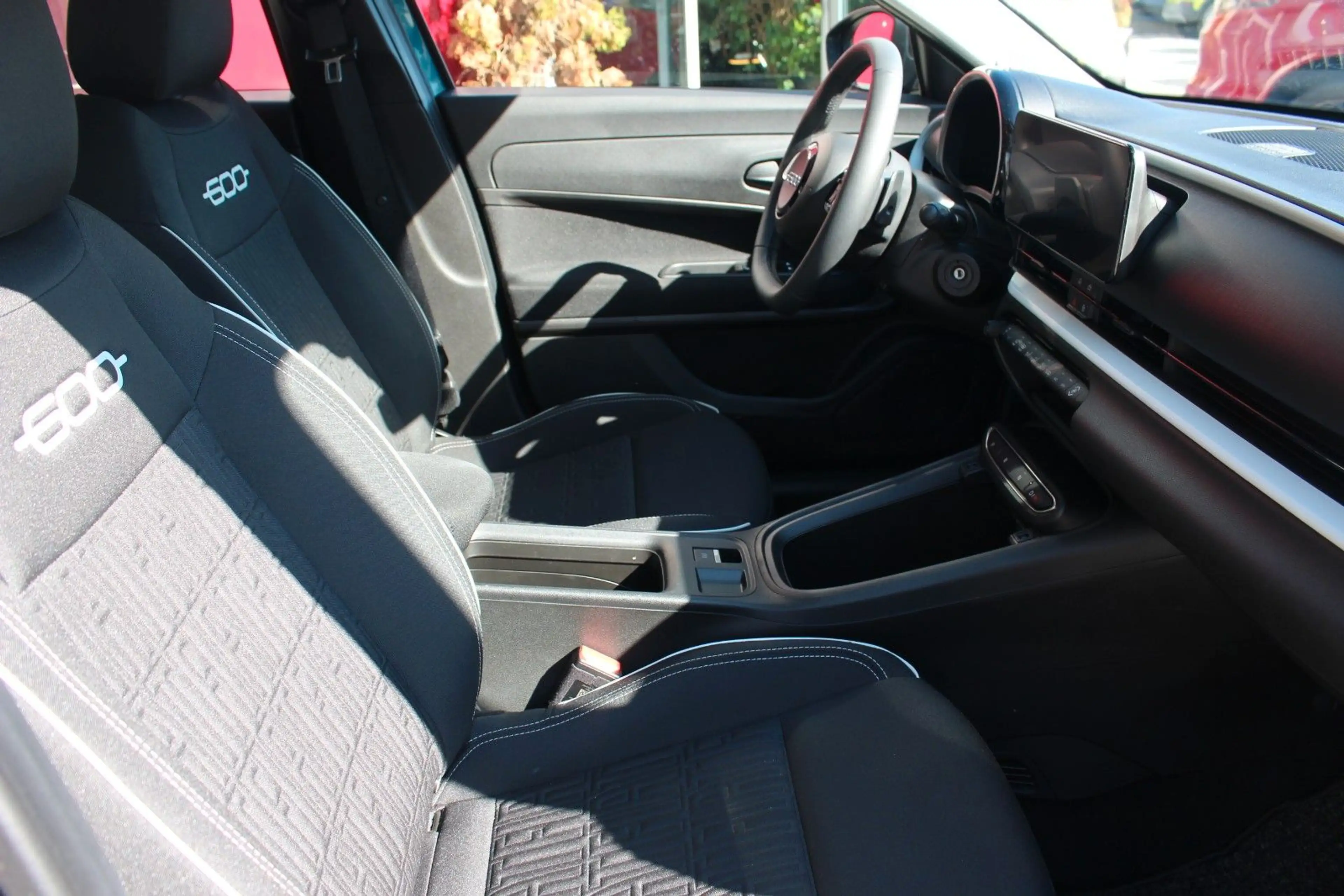 Fiat 600 Hybrid 125-Jahre-Edition — photo 4