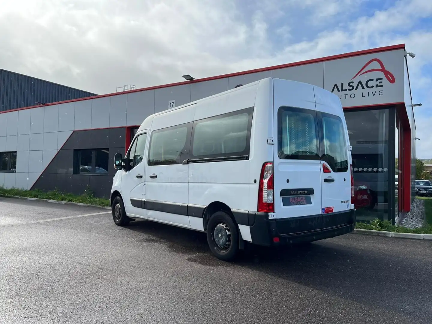 Renault Master TPMR Grand Confort L2H2 2.3 dCi 110 - 18 250 HT - 9 PLACES Blanc - 2