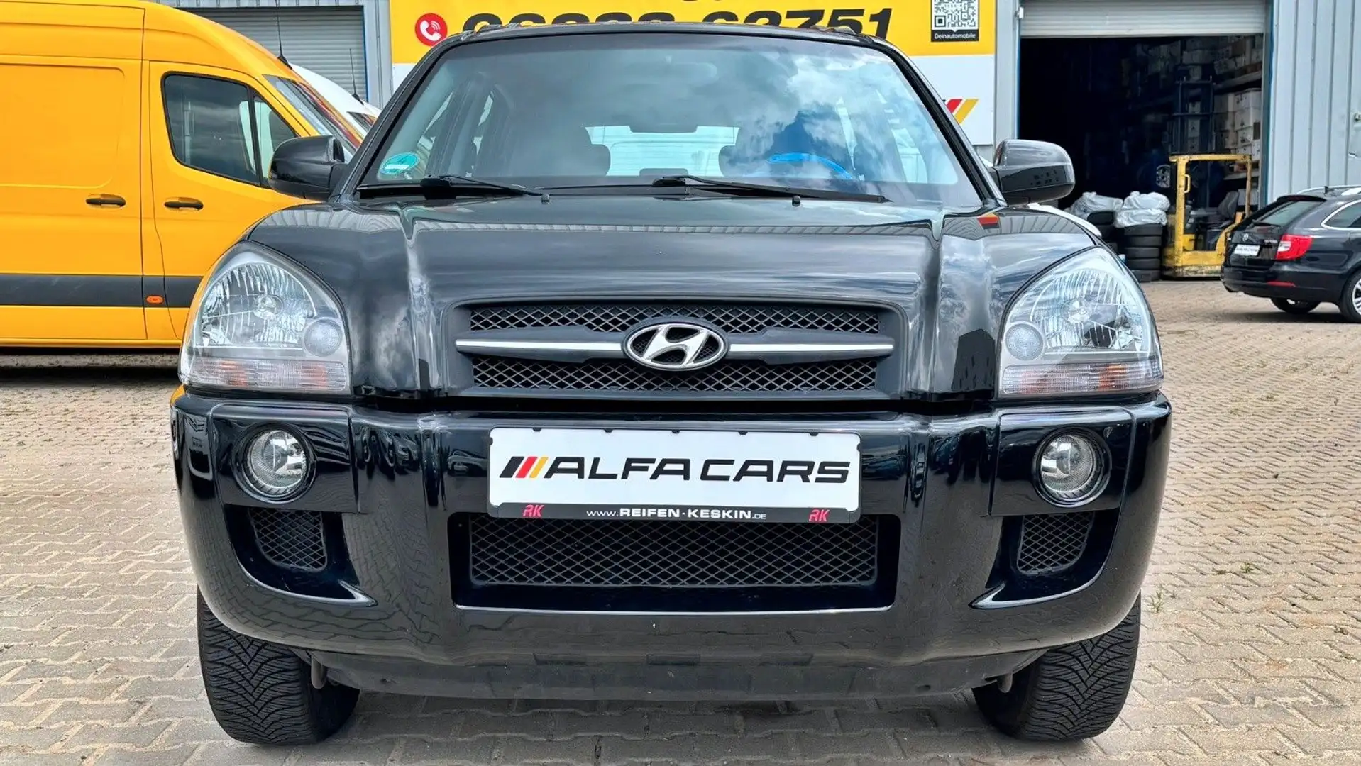 Hyundai TUCSON 2.0 GLS /AHK/RADIO/SERVO/ALUFELGEN Negro - 2