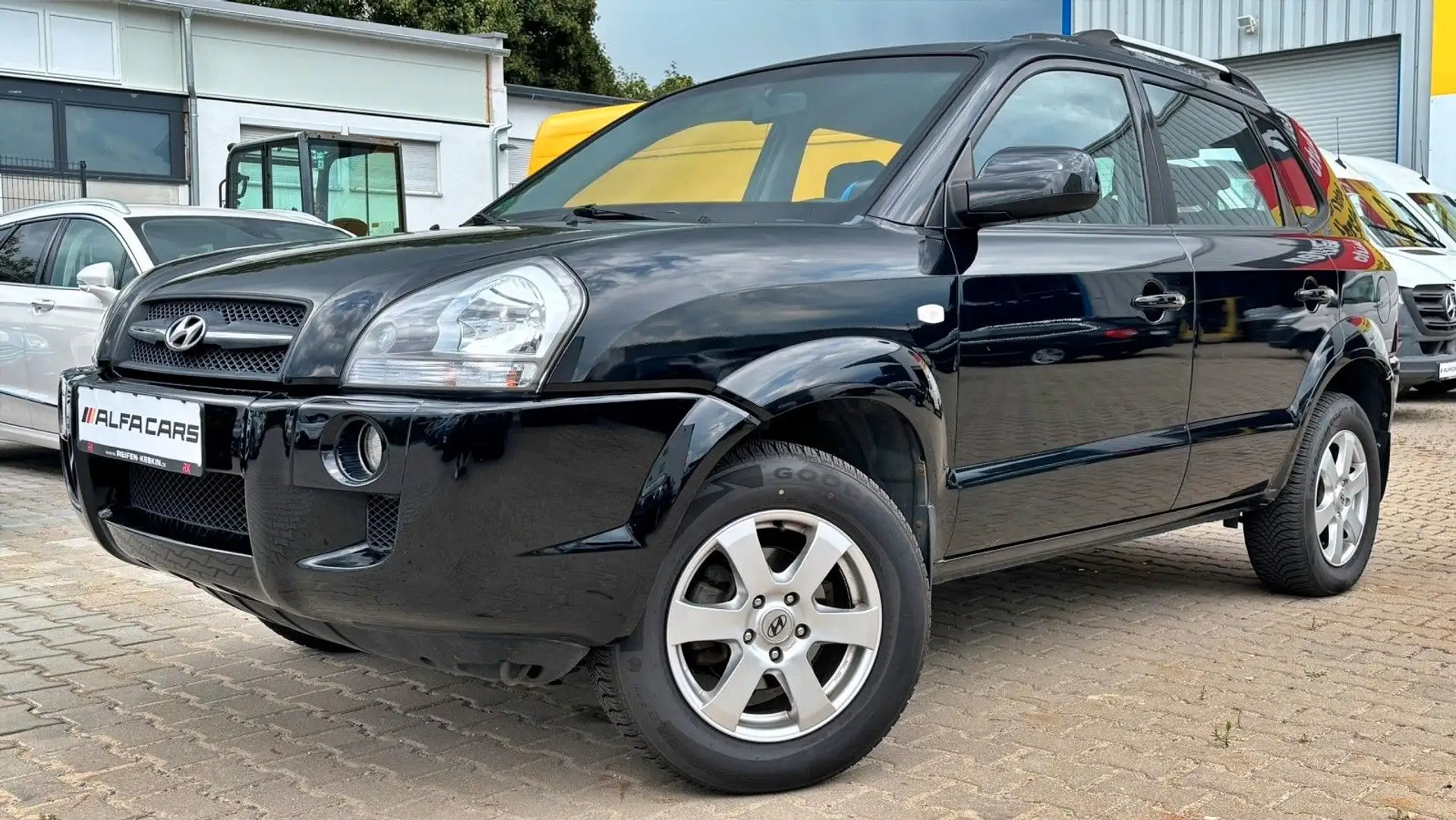 Hyundai TUCSON 2.0 GLS /AHK/RADIO/SERVO/ALUFELGEN Negro - 1