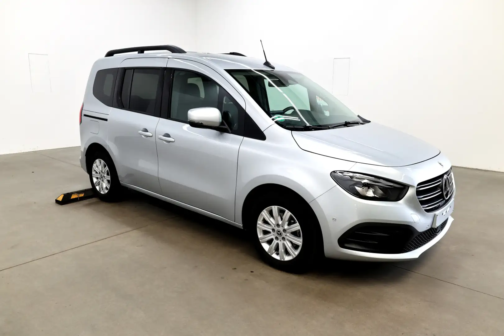 Mercedes-Benz T-Class T 180 d Progressive LED+Navi+DAB+AHK+MBUX+Parkp. Argent - 2