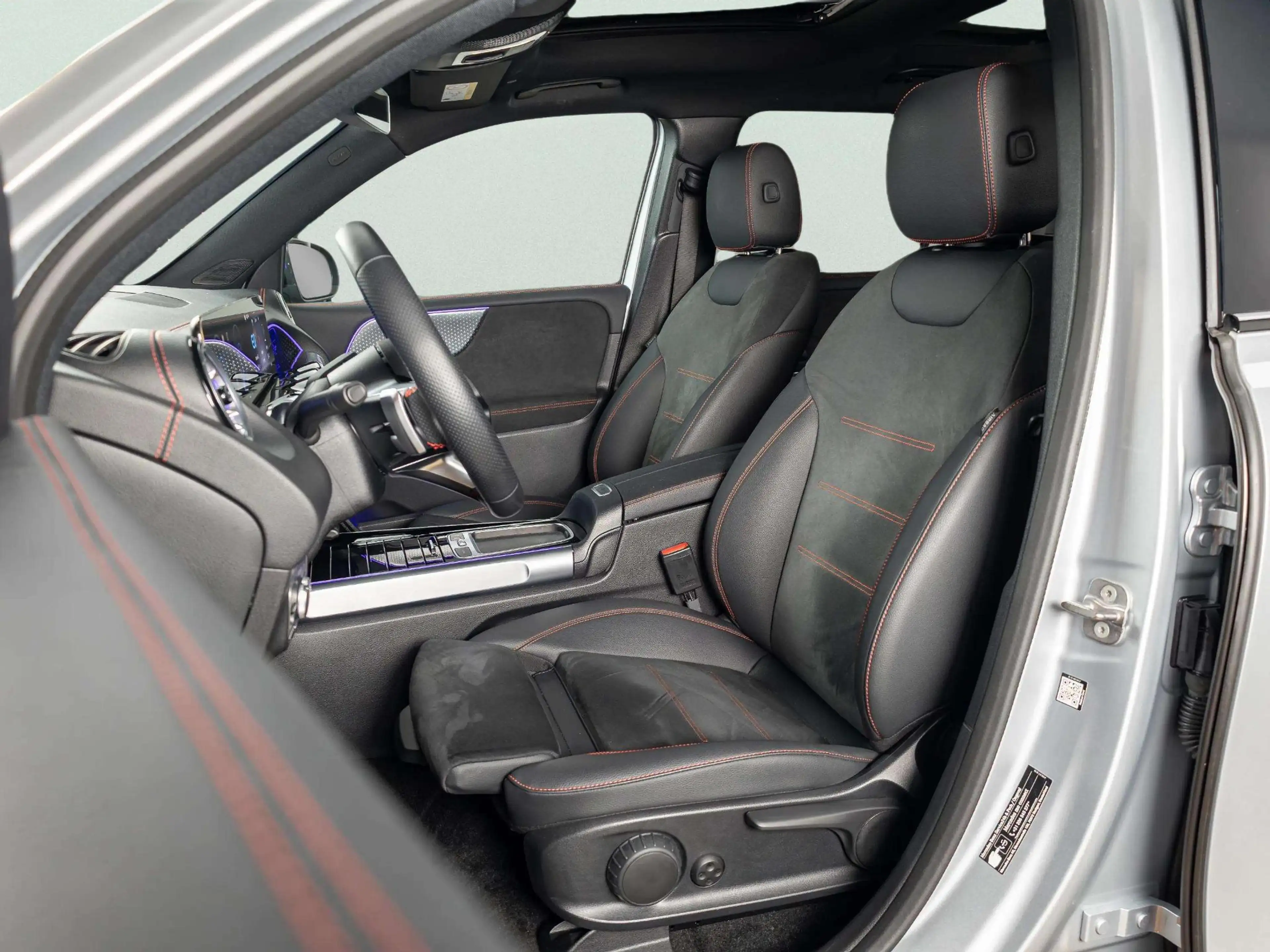 Mercedes-Benz EQB 250 250+ AMG Line 71 kWh — photo 10
