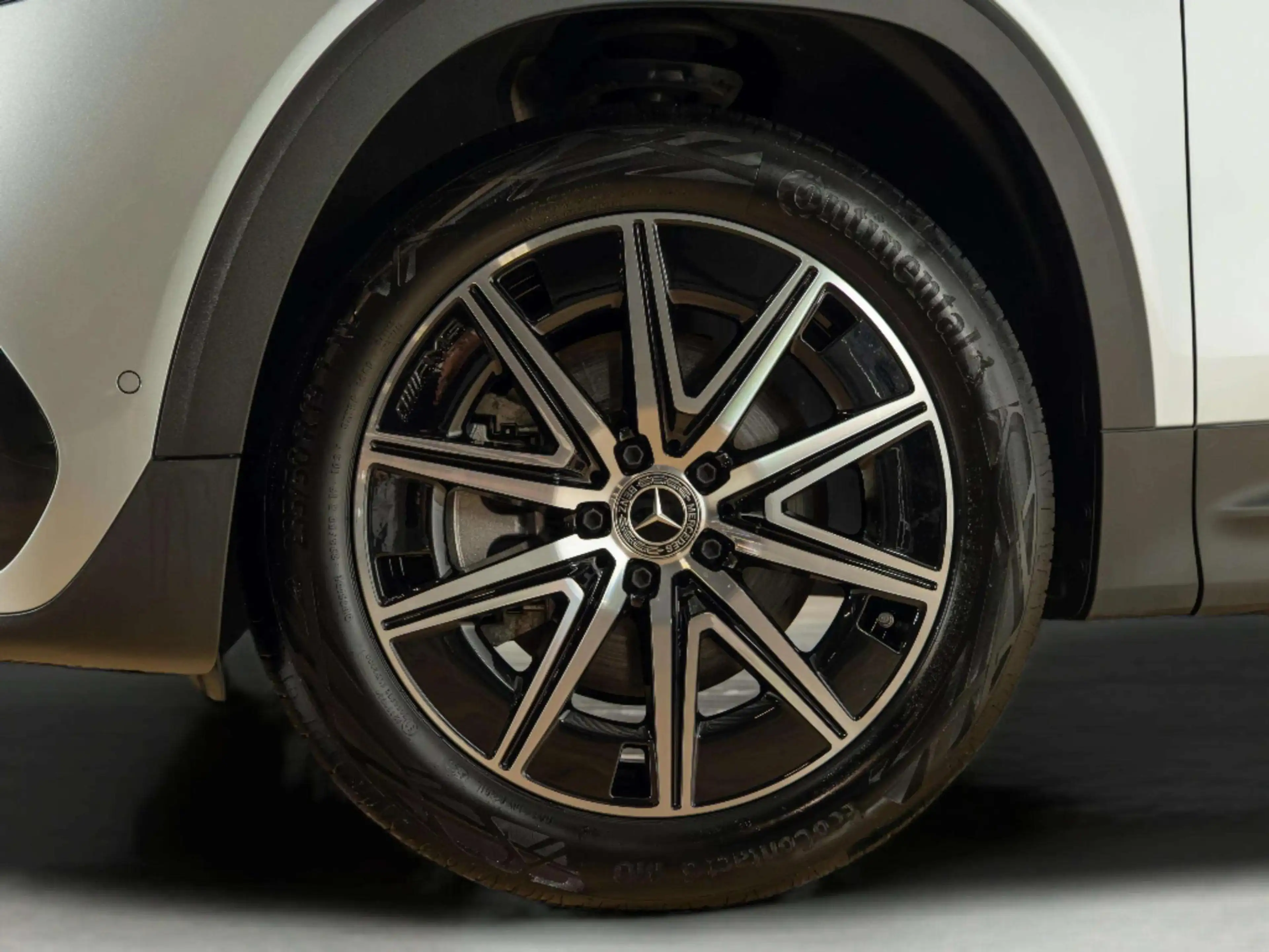 Mercedes-Benz EQB 250 250+ AMG Line 71 kWh — photo 8
