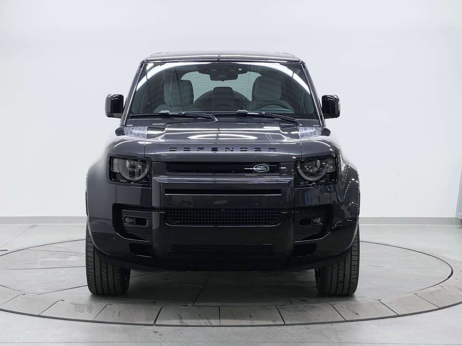2026 Land Rover Defender 110 P400 X-DYNAMIC SE alt 2