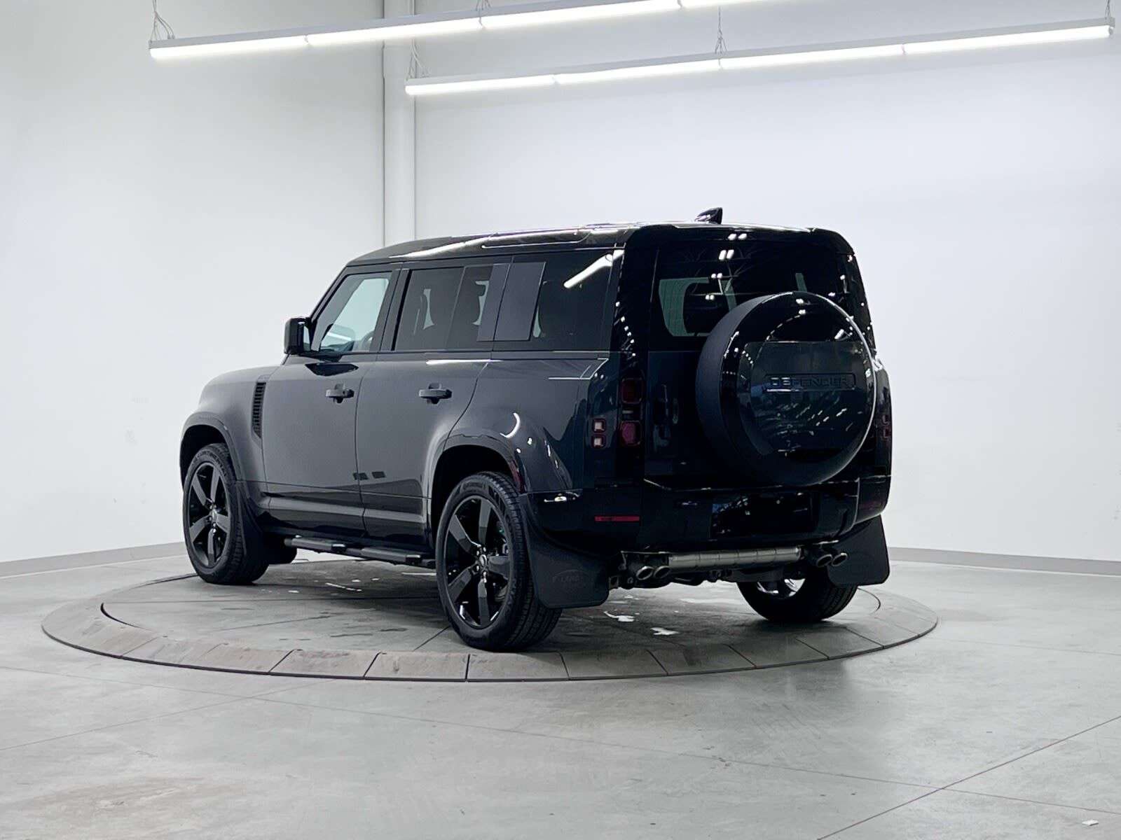 2026 Land Rover Defender 110 P400 X-DYNAMIC SE thumb 8
