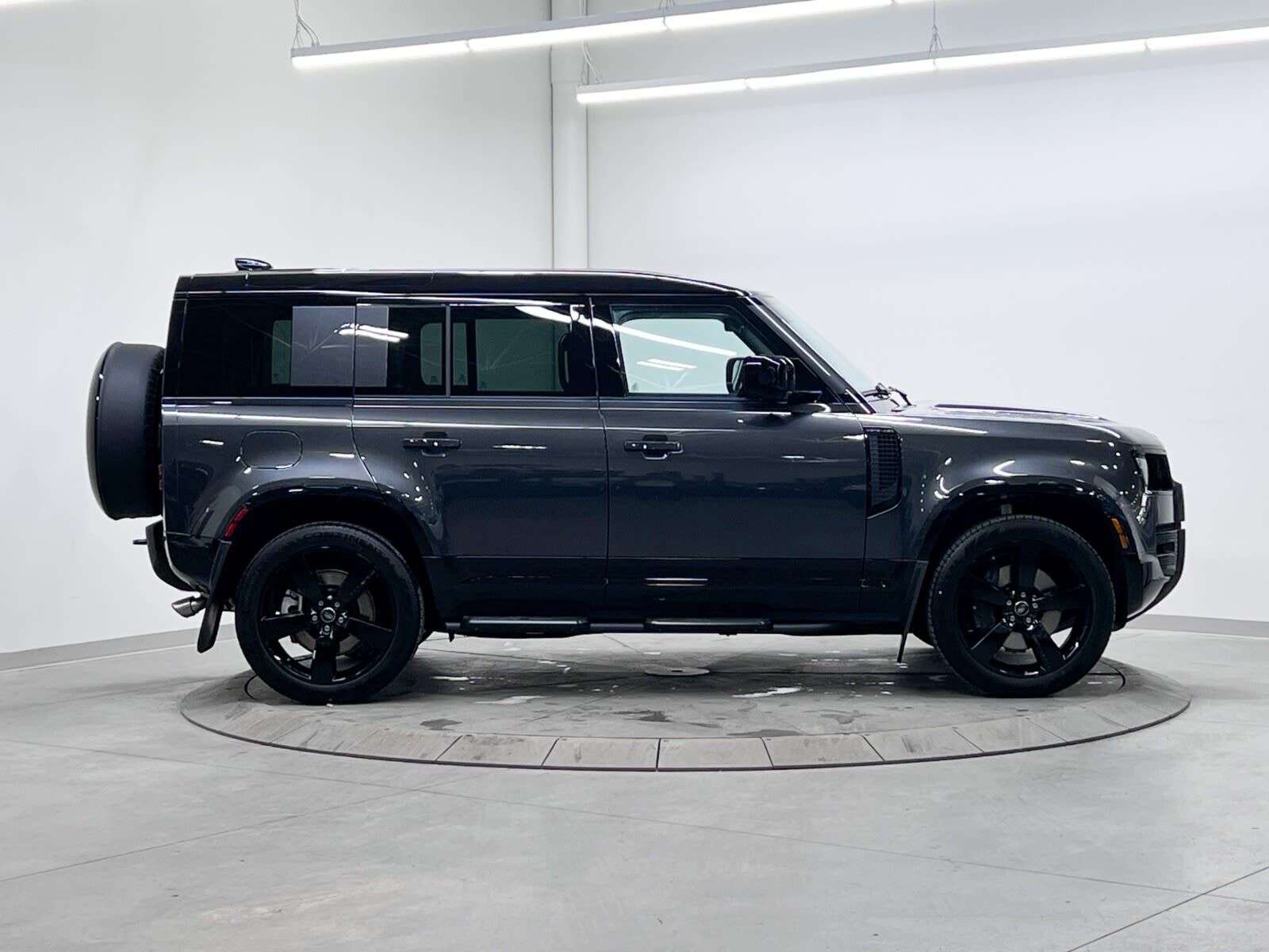 2026 Land Rover Defender 110 P400 X-DYNAMIC SE thumb 7
