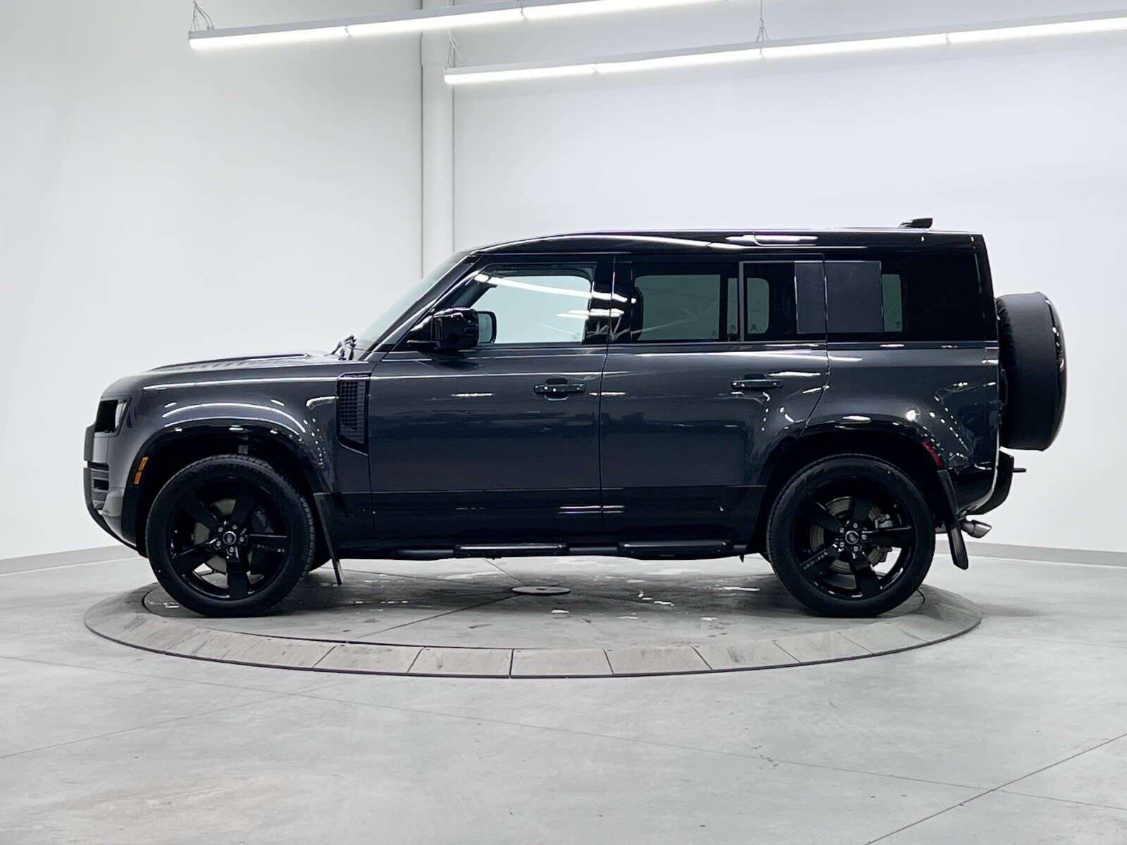 2026 Land Rover Defender 110 P400 X-DYNAMIC SE thumb 6
