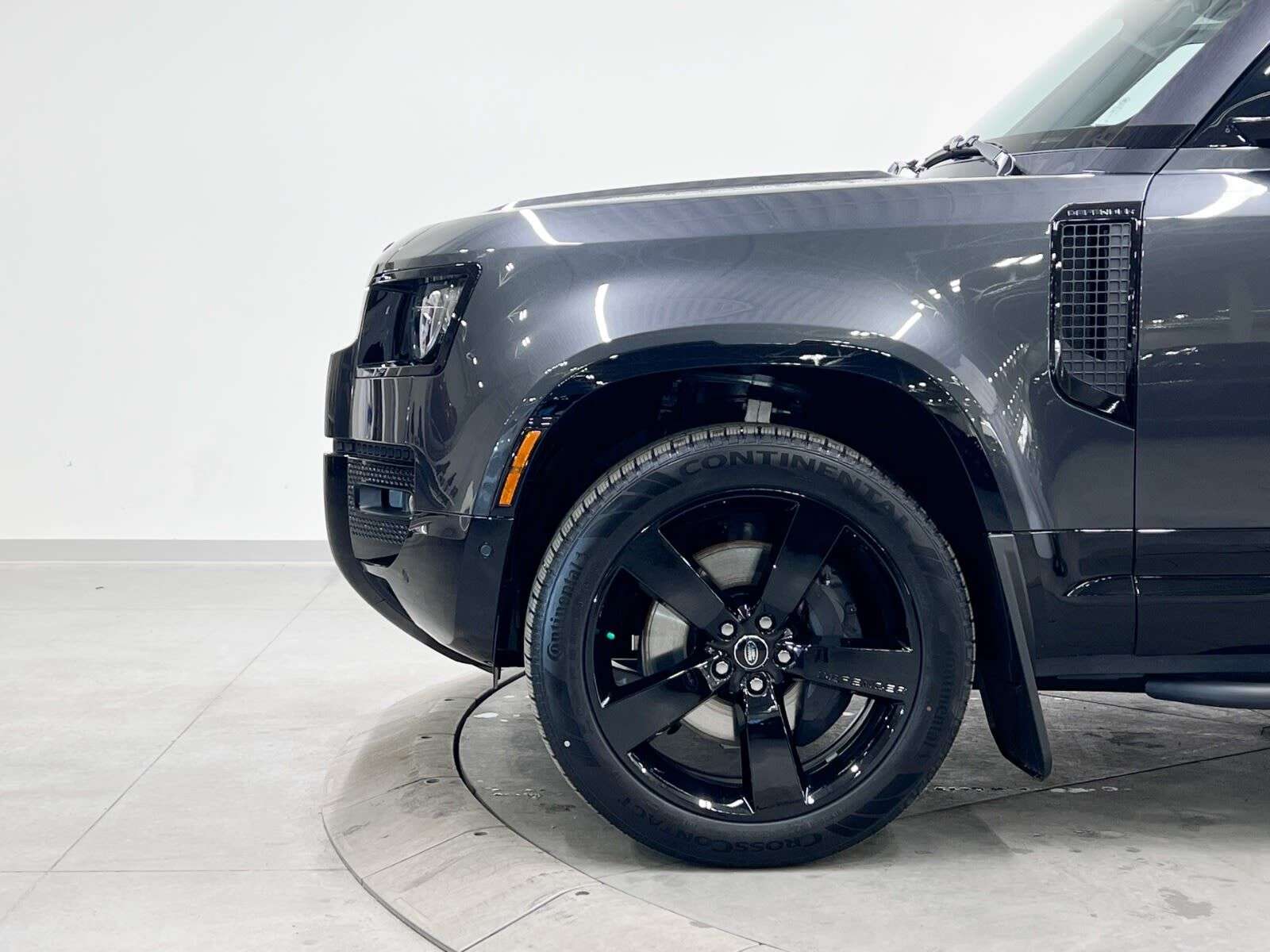 2026 Land Rover Defender 110 P400 X-DYNAMIC SE alt 5