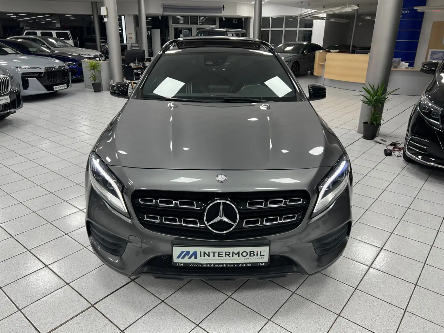 Mercedes-Benz GLA 250 4Matic 7G*AMG*LED*PANO*COMAND*KAMERA* Gris - 2
