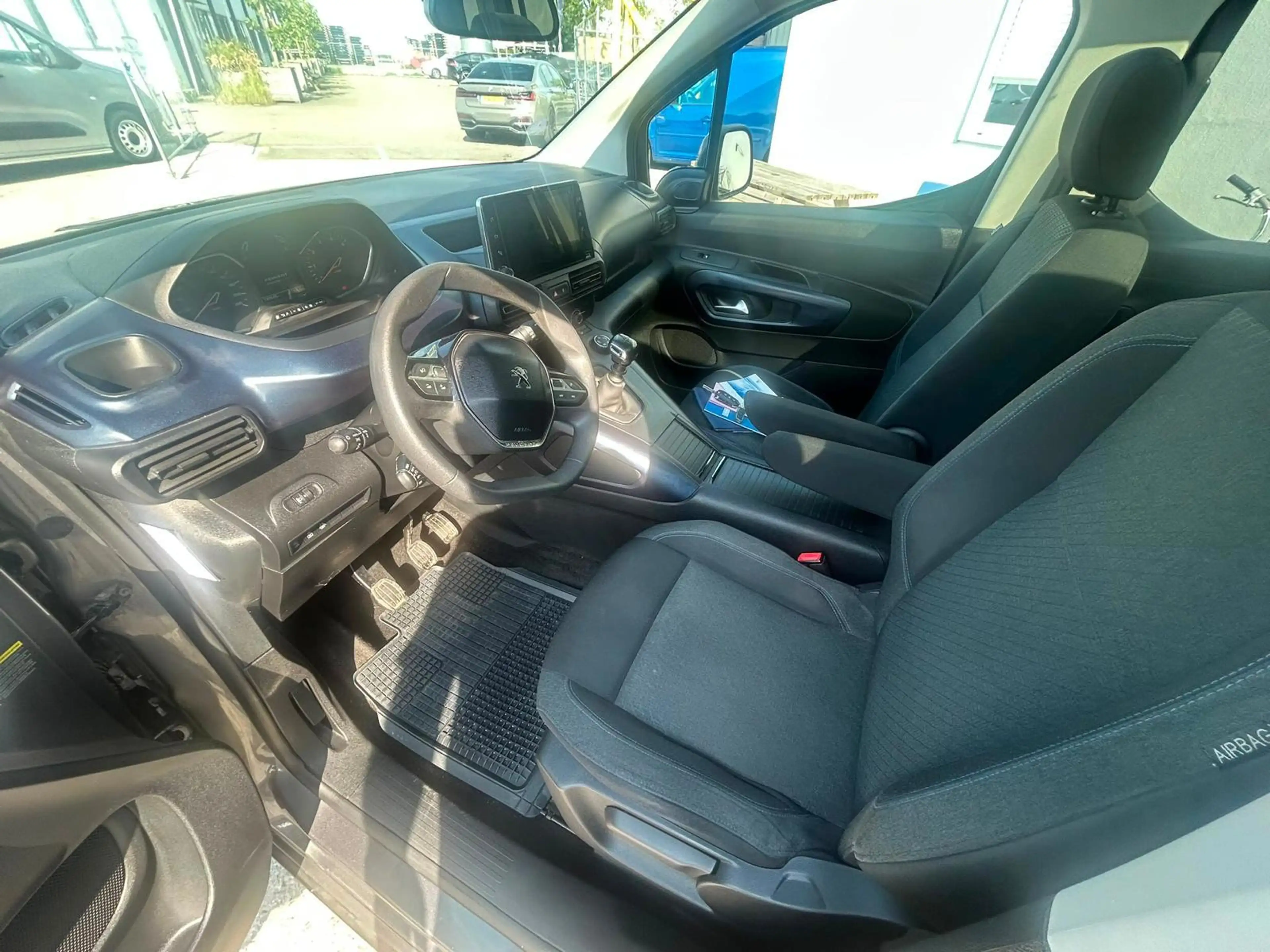 Peugeot Rifter 1.2 Puretech Allure — photo 2