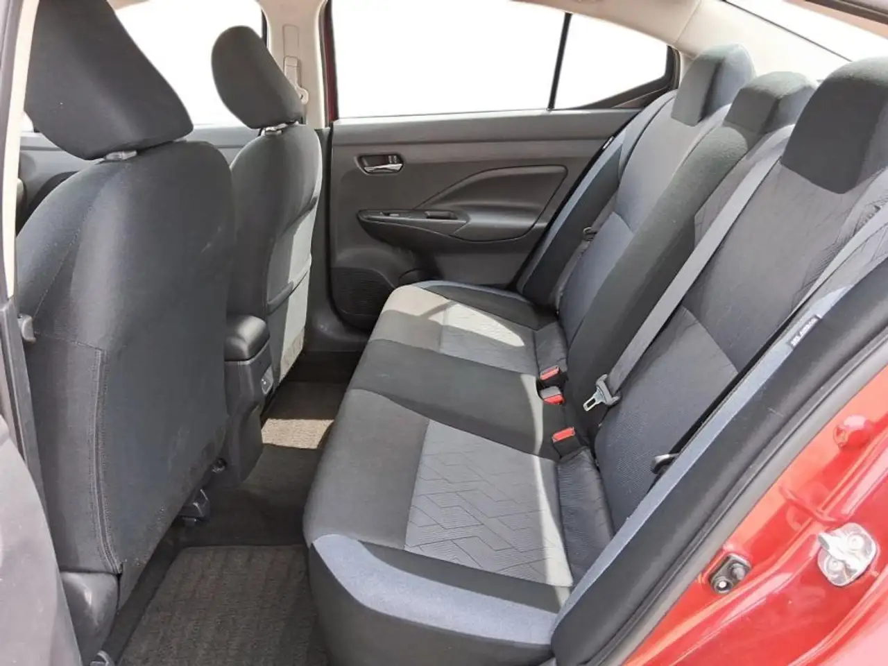 Nissan Versa снимка Nissan Versa