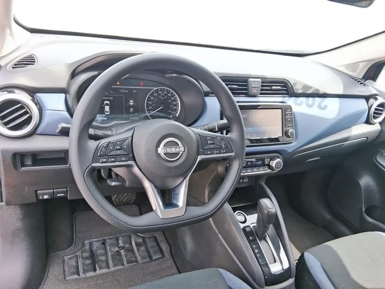 Nissan Versa снимка Nissan Versa