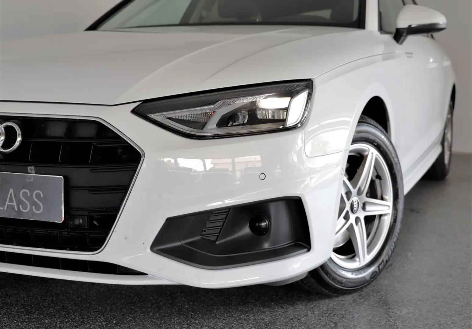 Audi A4 30 TDI Weiß - 2
