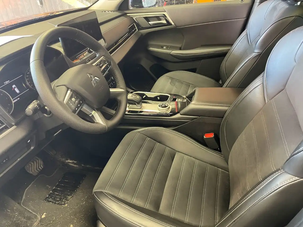 Mitsubishi Outlander photo Mitsubishi Outlander