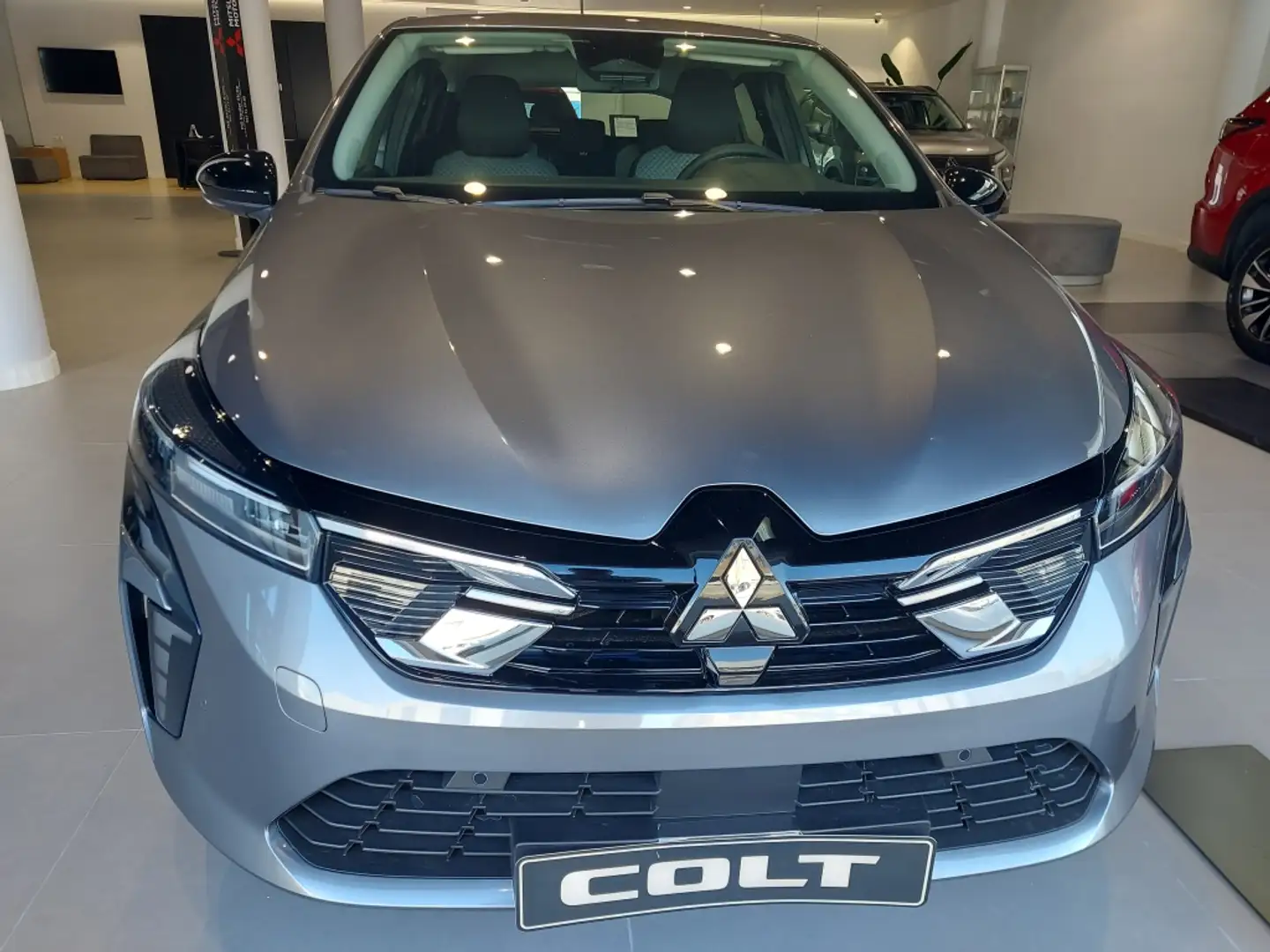 Mitsubishi Colt 100T Motion Gris - 2