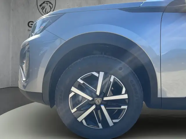 Peugeot 2008 view 11