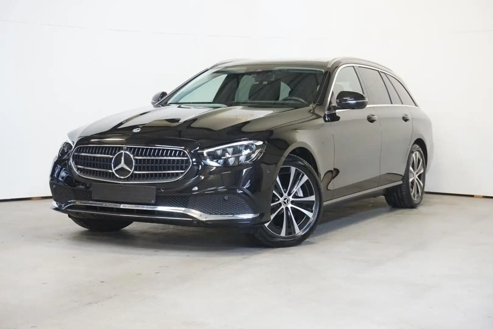 Mercedes-Benz E 300 Panoramisch schuifdak - Wegklapbare trekhaak Zwart - 1