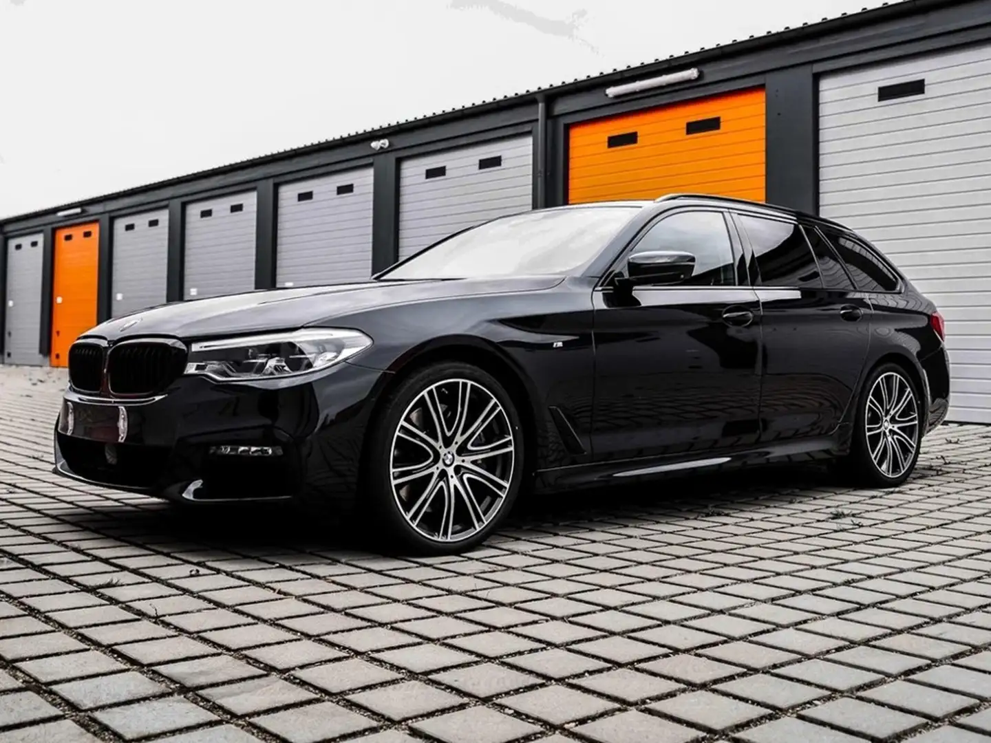 BMW 540 BMW G31 540i xDrive aus 2. Hand!! Nero - 1